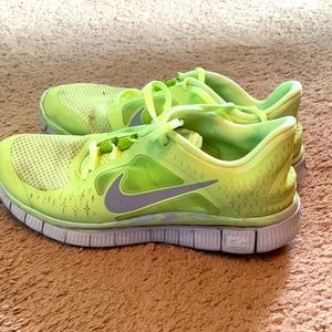 Womens Nike neon green size 8